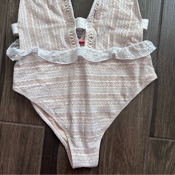 River Island Resort Peplum Plunge One Piece Swimsuit in White/Cream Sz 16 - Picture 6 of 10
